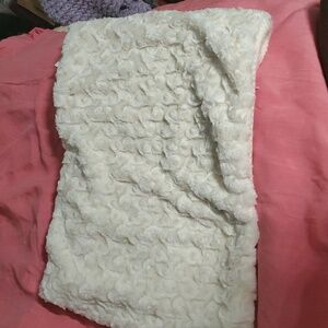 NWT Ann Taylor Loft Infinity Neck  Scarf - Light Cream Color, Gorgeous